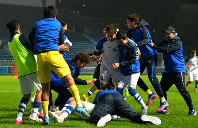 1665194733376018577.png 乌兹别克队击败韩国队后率先获得出线权.png