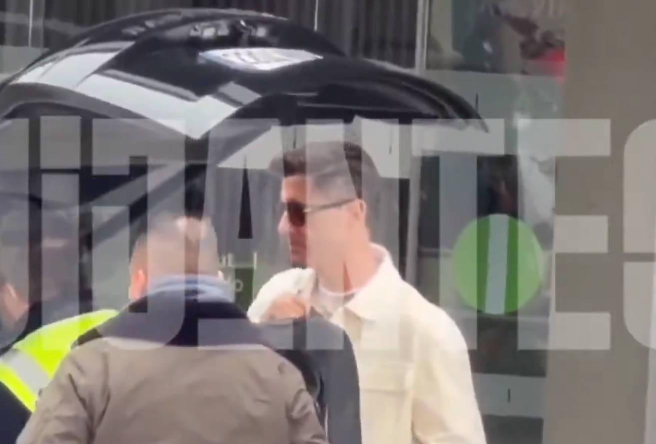 BOB半岛平台-西媒：莱万已返回巴塞罗那，他已经收到了俱乐部的续约报价